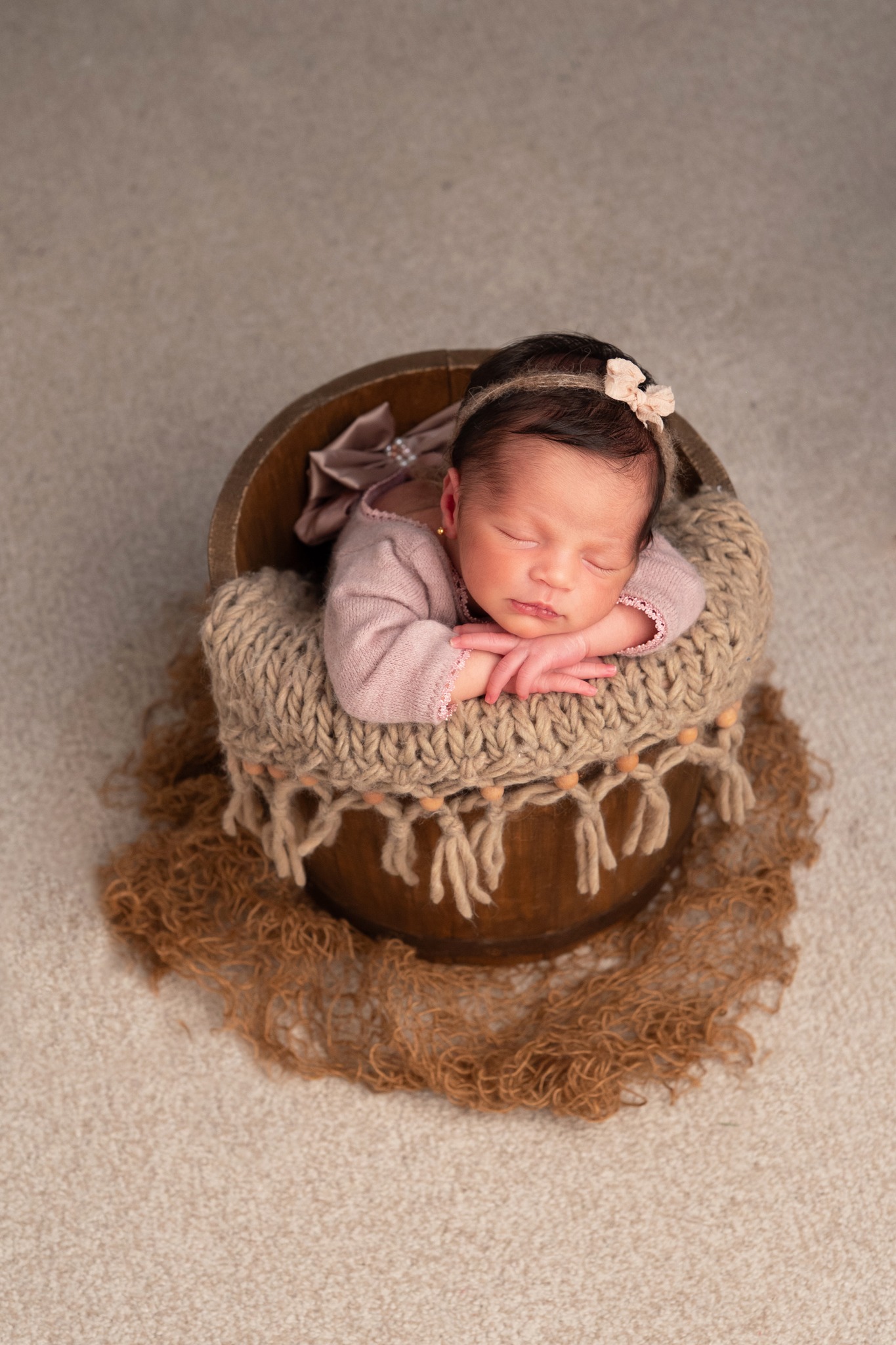 Fotografie newborn în studio – KinderStory Târgu Jiu